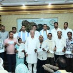 पूर्व मुख्यमंत्री भूपेश बघेल ने जनसंपर्क राशि वितरित की