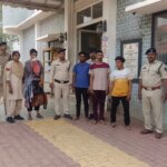 घर में चोरी का खुलासा: 3 चोर और चोरी का माल खरीदने वाली महिला गिरफ्तार, ₹1.43 लाख की संपत्ति बरामद