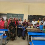 नवप्रवेशी विद्यार्थियों को पाठ्यपुस्तक एवं गणवेश वितरित कर किया स्वागत
