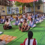 सेलूद में विश्व योग दिवस पर बच्चे बुढे महिलाएं सभी ने योग किया और लाभ के बारे में जाना