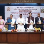 “विरेन्द्र कुमार साहू संपादक मोर अंगना के शोर” पुस्तक का भव्य विमोचन, साहित्य साधकों एवं शिक्षकों का हुआ सम्मान