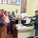 समायोजन शाला के प्रभावित प्रधान पाठक बी.ई.ओ पाटन से मिले