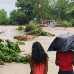 लगातार हो रही बारिश से सारागांव पुलिया बहा ,,कई गांव का ब्लॉक मुख्यालय से संपर्क टूटा ,,,,,,,