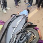 राष्ट्रीय राजमार्ग पर दर्दनाक हादसा: खड़े ट्रैक्टर से स्कूटी टकराई, चार की मौत, एक मासूम घायल