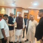 विधानसभा अध्यक्ष डॉ रमन सिंह को बोल बम समिति के संयोजक जितेन्द्र वर्मा ने 17 अगस्त को आयोजित विशाल बोल बम कांवर यात्रा में किया आमंत्रित