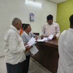 दरबार मोखली–बेलौदी मार्ग के प्रभावित किसानों ने मुआवजा भुगतान की मांग को लेकर सौंपा ज्ञापन