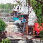 झमाझम बारिश से जतमई के जलप्रपात हुआ गुलजार,,सैलानियों की लग रही भीड़,,,,,,