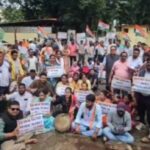 CG NEWS: बस्तर में कांग्रेस का अनोखा विरोध,कृषि विभाग के