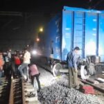 CG NEWS : स्टेशन के पास मालगाड़ी का वैगन पटरी से उतरा
