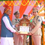 मुख्यमंत्री साय ने गरियाबंद की एसडीओपी निशा सिन्हा को किया सम्मानित,कमजोर एवं संवेदनशील वर्गों की सुरक्षा और अपराध रोकथाम में उत्कृष्ट पुलिसिंग के लिए मिला मुख्यमंत्री पुरस्कार