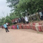 गैस सिलेंडर वितरण में देरी से भड़का आक्रोश, उपभोक्ताओं ने किया शताक्षी गैस एजेंसी के पास किया चक्काजाम