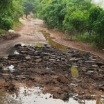 अतरमरा रजनकटा की सड़के बदहाल,, निर्माण कार्य में 2 अलग अलग सूचना बोर्ड, दोनों की स्वीकृत राशि भी अलग अलग,, पर सड़क बना है।,,,एक,,,