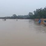 CG NEWS: कोटरी नदी में रेत के टीले से टकराकर