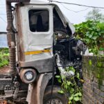 CG NEWS: ट्रक-ट्रैक्टर की जबरदस्त भिड़ंत, दुकान और घर