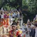 World Tribal Day: पारंपरिक वेशभूषा में सजा शहर, विश्व