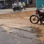 CG NEWS : सड़क या तालाब? बारिश में डूबा इतवारी बाजार,