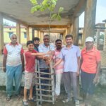 भागवत प्रसाद आडिल की स्मृति में रोपे पीपल-कदम के पेड़, परिवार को संवारने में निभाई थी अहम भूमिका