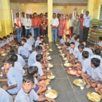 सेवा संकल्प अभियान के तहत सांकरा स्कूल में न्योता भोज आयोजित
