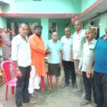 शोक संतप्त परिवार को फेकारी सरपंच ने दी सहायता राशि व चावल