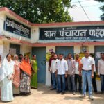 ग्राम पंचायत पहंदा (अ) में सचिव को हटाने की मांग तेज, सरपंच सहित जनप्रतिनिधियों एवं ग्रामीणों ने पंचायत भवन में लगाया ताला