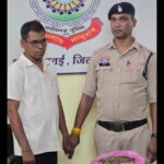 उमरपोटी बोगदा पुल के पास गांजा बेचते आरोपी को उतई पुलिस ने पकड़ा, 2.12 किलो गांजा जब्त