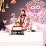 सत्संग से ही मिलता है जीवन का विवेक, संत की पहचान के लिए अच्छा इंसान बनना जरूरी – आचार्य युवराज पांडेय